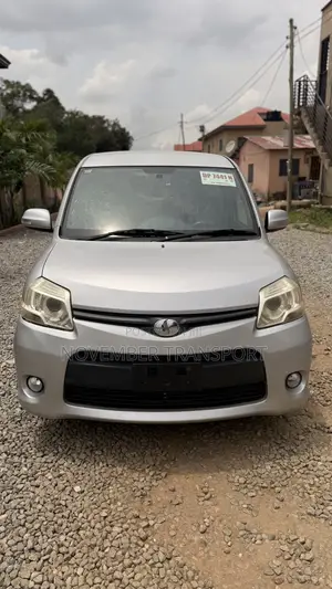 Toyota Sienta 1.5 FWD 2013 Silver