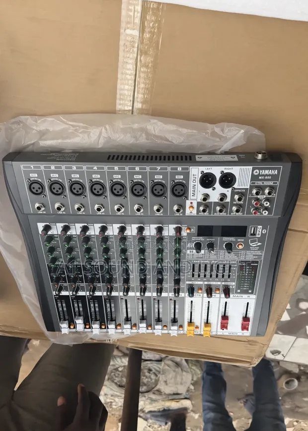 Yamaha MX-800 8-Channel Analog Mixer - 1