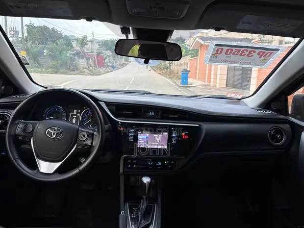 2018 Toyota Corolla SE (1.8L) Black - 1
