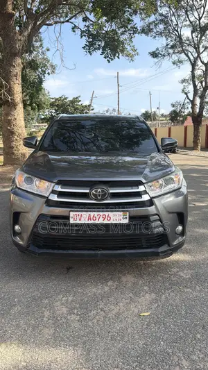 2018 Toyota Highlander XLE 4x4 V6 SUV - Gray