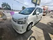 Toyota Voxy Z 2WD 8-Seater 2010 White - 3