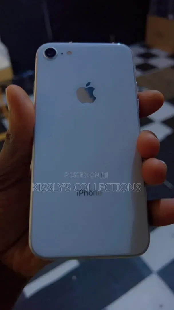 Apple iPhone 8 64GB White - 1