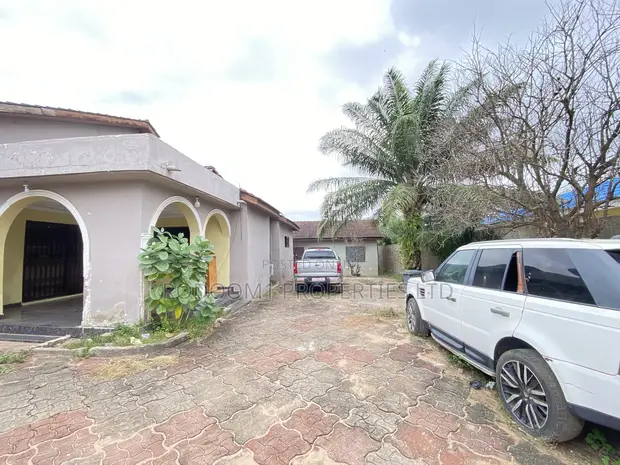 7-Bedroom House for Sale in Dome Paraku Estate - 1