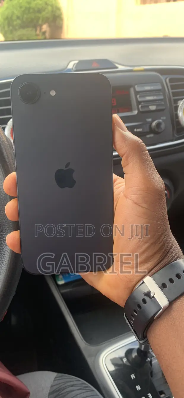 Apple iPhone 16e 128GB Black - 1