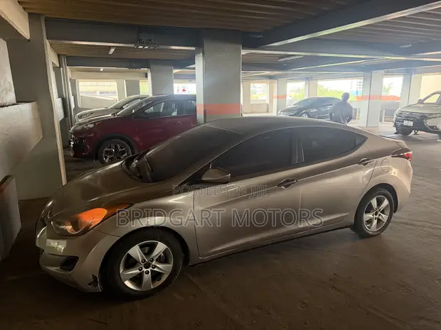 Hyundai Elantra 2011 Beige - 1