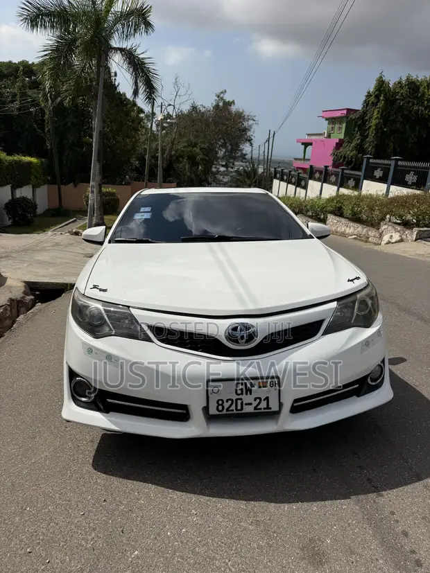 2013 Toyota Camry SE V6 Sedan - 1