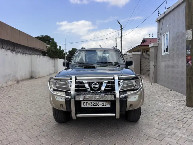 Nissan Patrol 2008 Green - 1