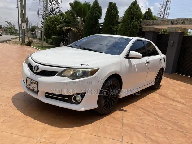 Toyota Camry L 2014 White Sedan - 1