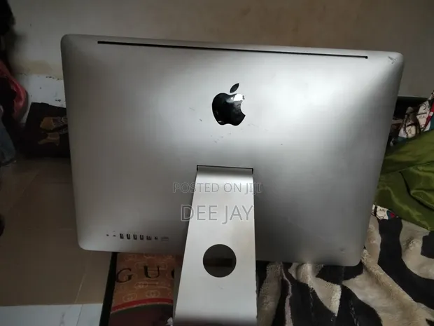 Apple iMac 21" All-in-One Desktop Computer - 1