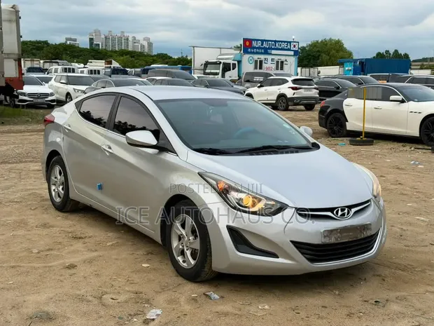 Hyundai Avante 2015 Silver - 1