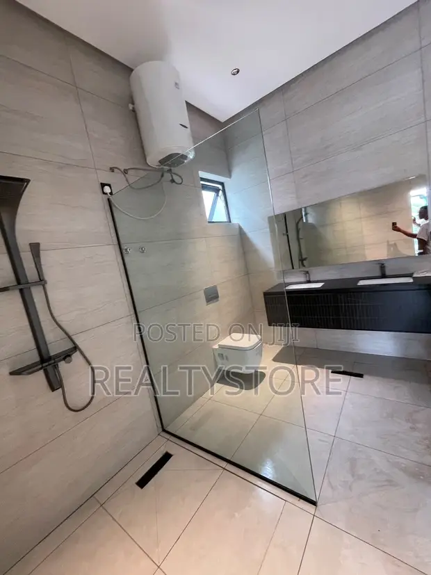4 Bedroom House for Sale in ACP Estate, Accra Metropolitan - 1