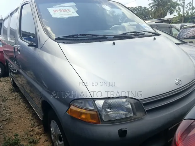 Toyota HiAce 1999 Silver - 1