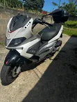 Aprilia SR Max 300 Scooter (2016) - 1