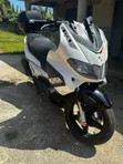 Aprilia SR Max 300 Scooter (2016) - 2