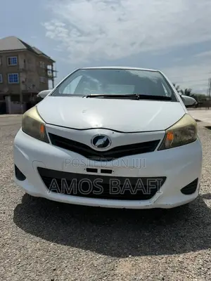 Toyota Vitz 2011 White
