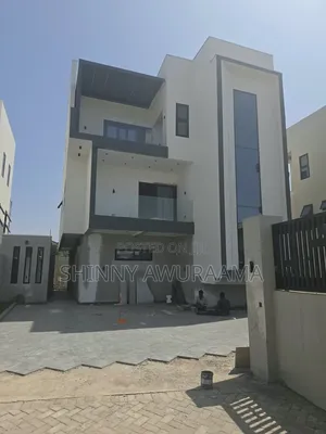 4 Bedroom House with Pool in East Legon, Adjiriganor