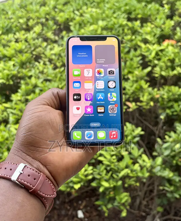 Apple iPhone XS 64GB Gold - 1