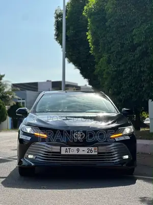 2018 Toyota Camry LE FWD (2.5L 4cyl) Black
