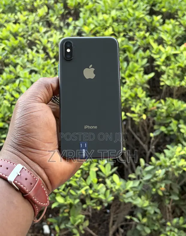 Apple iPhone X 64GB Black - 1