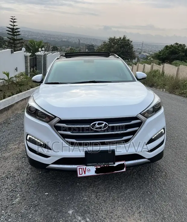 2017 Hyundai Tucson SE Plus AWD White - 1