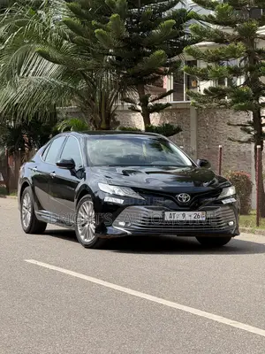 2019 Toyota Camry XLE (2.5L 4cyl 8A) Black
