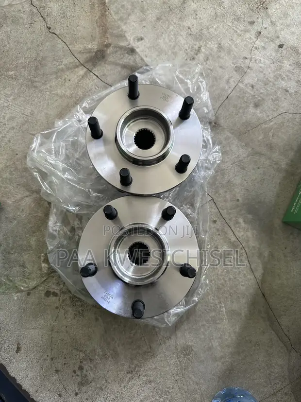 Mitsubishi Outlander 2017-2019 Rear Hubs - 1