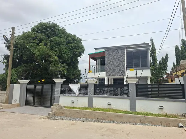 4 Bedroom House for Sale in Achimota - 1
