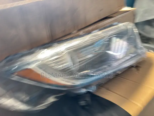Honda CR-V Headlight (2017-2022) - 1