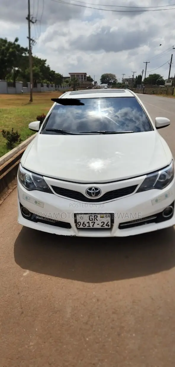 2013 Toyota Camry SE Sedan - 1