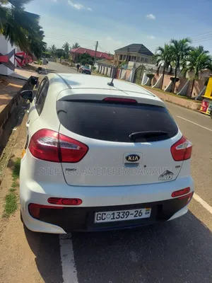 Kia Rio EX 2016 White Hatchback