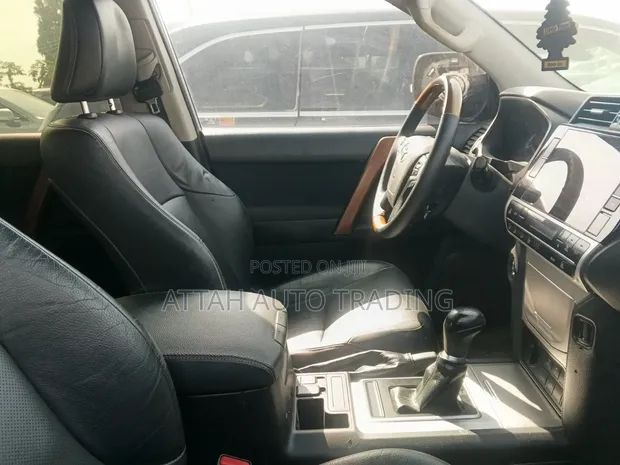 Toyota Land Cruiser Prado 2019 Silver - 1