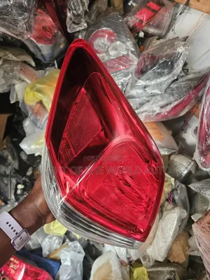Toyota Avalon Left Tail Light (Used)