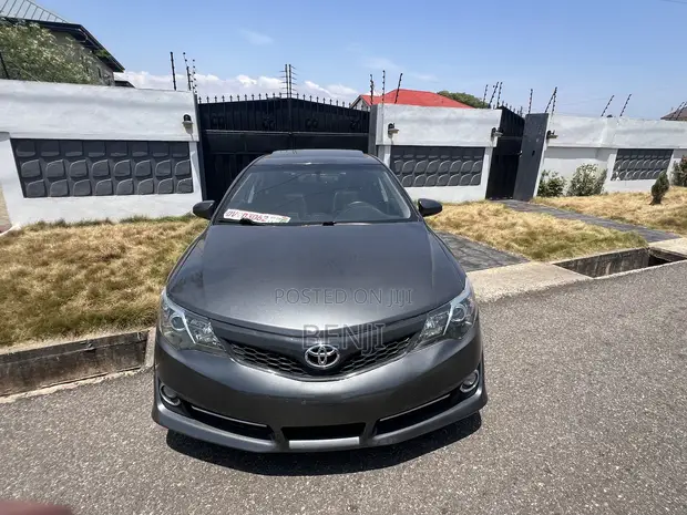Toyota Camry 2014 Gray - 1