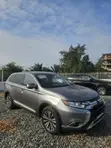 2019 Mitsubishi Outlander SE FWD Gray - 2