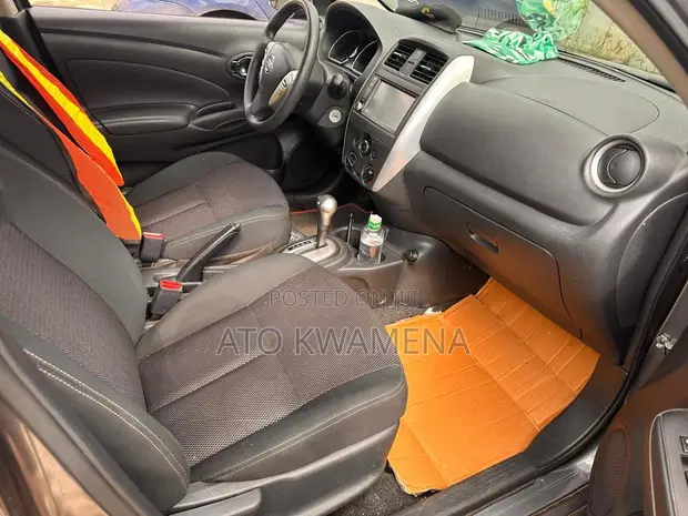 Nissan Versa 1.6 SV 2019 Silver - 1