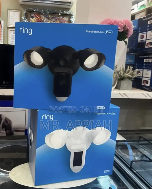 Ring Floodlight Cam Wired Plus - Outdoor Security Camera (Black/White) - 1