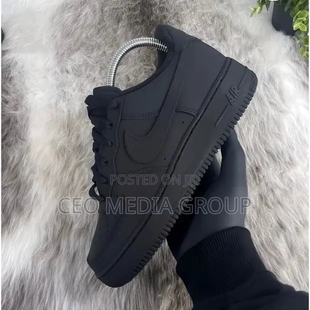 Original Air Force 1 Black - Size 43 - 1