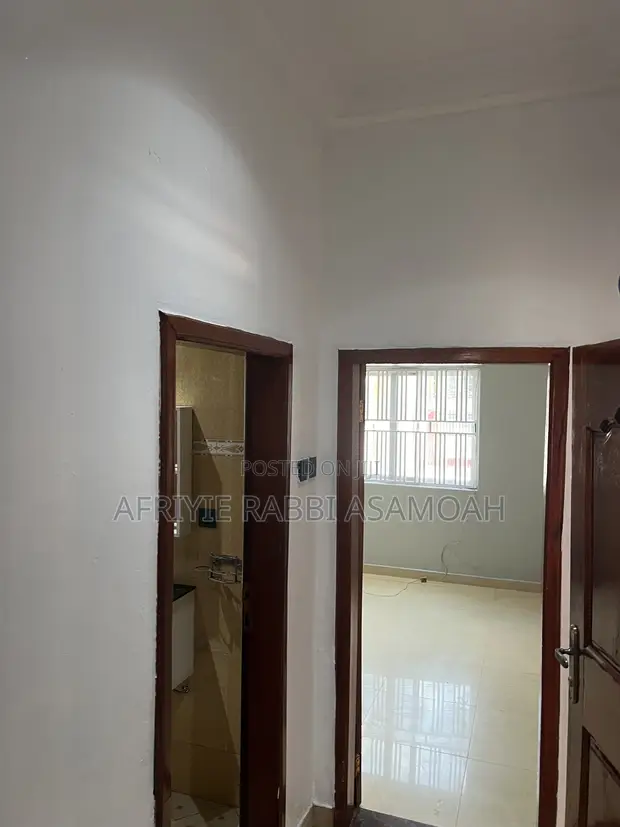 3 Bedroom House for Rent in Ahodwo Daban Main, Kumasi - 1