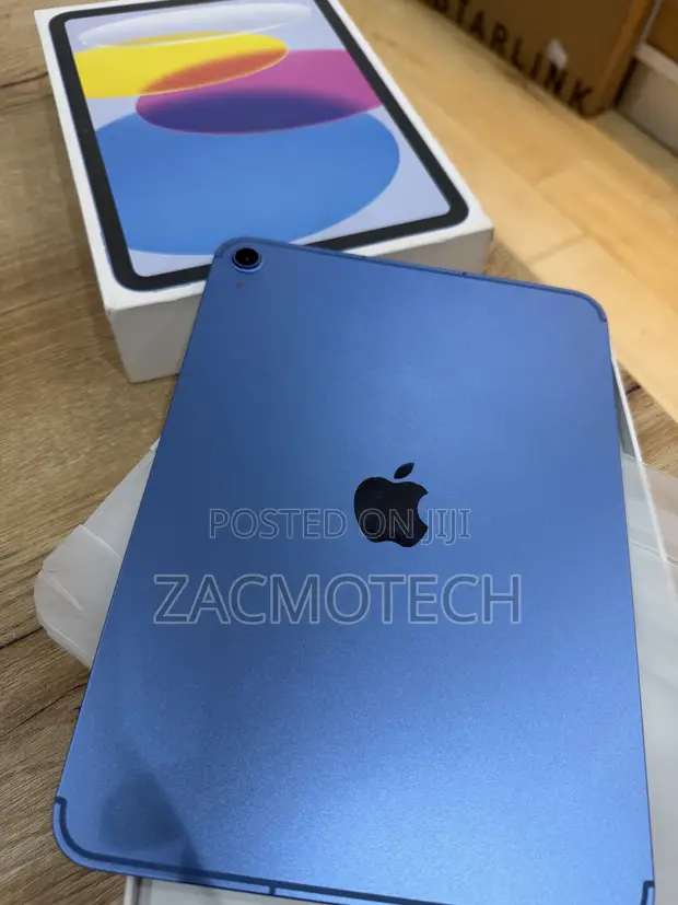 Apple iPad (2025) 128GB Blue - 1
