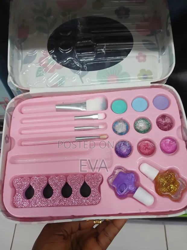 Children's Makeup Kit - Brand New - 1