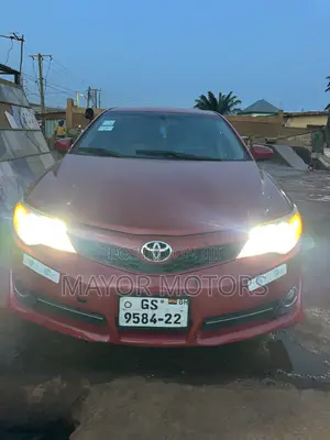 2014 Toyota Camry SE Sedan (2.5L)