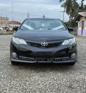 2014 Toyota Camry SE Sport Sedan