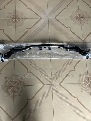 Mercedes-Benz W205 C300 Front Grille Bracket
