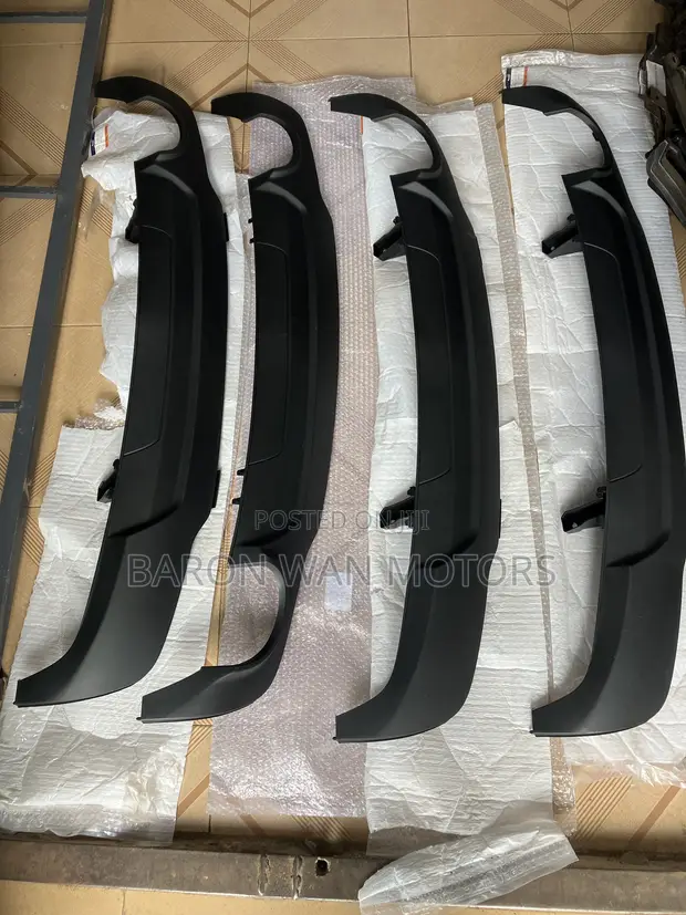 Mercedes-Benz W204 C250/C300 New Model Rear Bumper Diffuser - 1