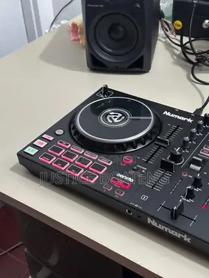 Numark Mixtrack Pro FX DJ Controller