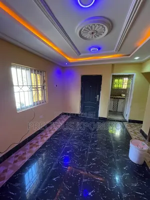 1 Bedroom Room & Parlour for Rent in Lakeside Comm 1
