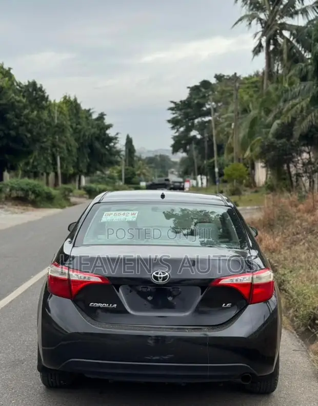 Toyota Corolla 2015 Black - 1