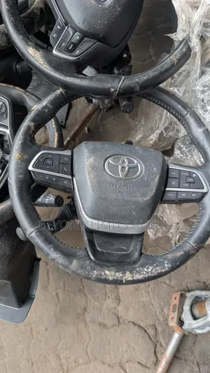 Toyota Highlander Steering Wheel with Airbag (2020-2023)