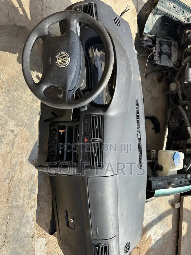 Volkswagen Golf 4 Dashboard - 1