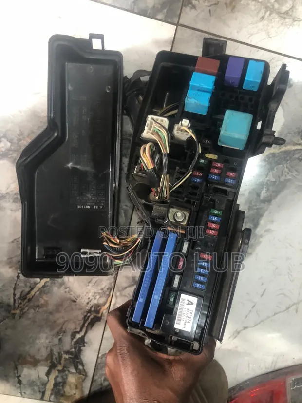 Toyota Camry Engine Fuse Box (2007-2011) - Foreign Used - 1